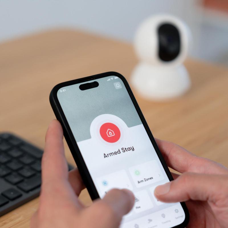 Sofortige Alarmmeldung über Smartphone bei sicherheitsrelevanten Ereignissen